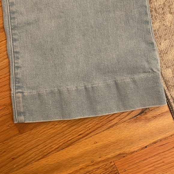 Everlane High Rise Flare - The Perfect Summer Beach Jean! - Picture 4 of 6